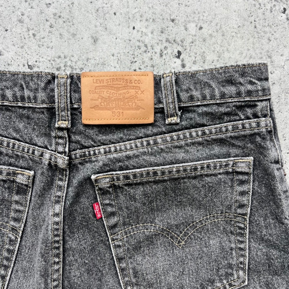 Vintage Levi's Shorts Women 30 Charcoal Grey Raw Hem Frayed 531 Denim 90s - Picture 3 of 7